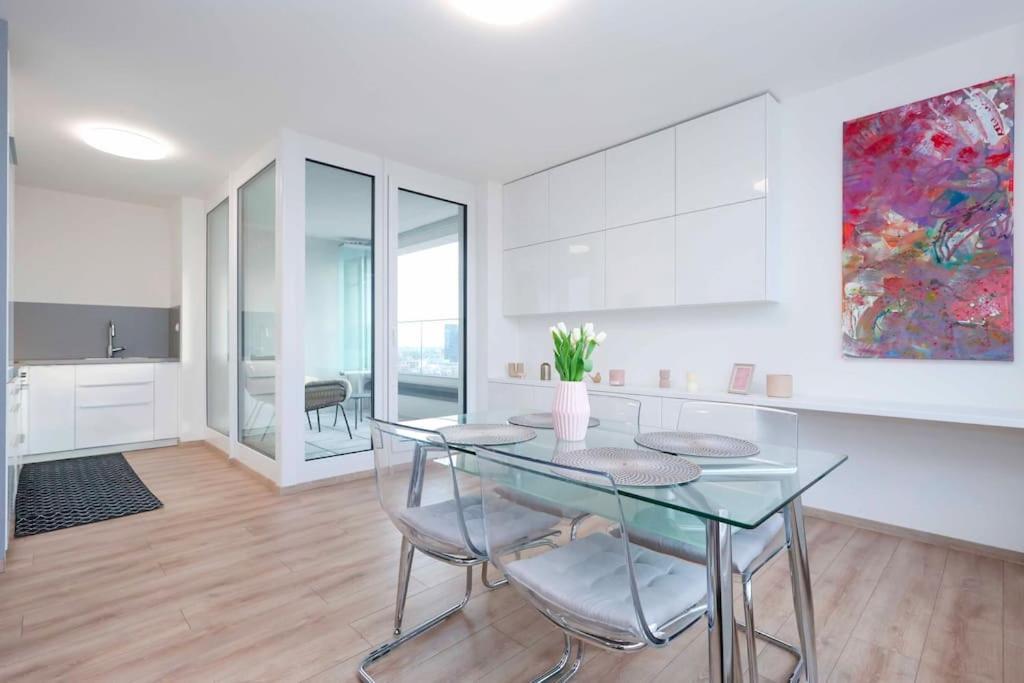 Danubius One - Spacious Apartment W Free Parking Bratislava Eksteriør billede