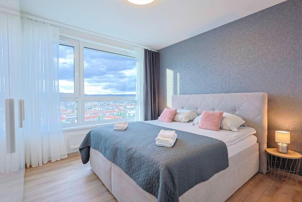 Danubius One - Spacious Apartment W Free Parking Bratislava Eksteriør billede
