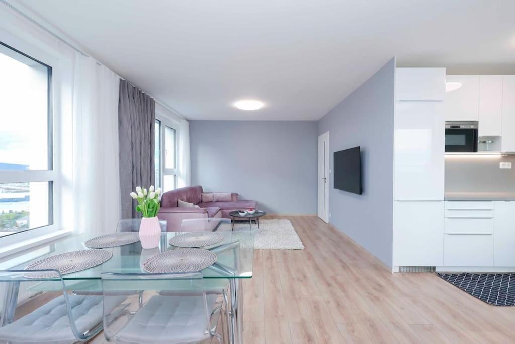 Danubius One - Spacious Apartment W Free Parking Bratislava Eksteriør billede