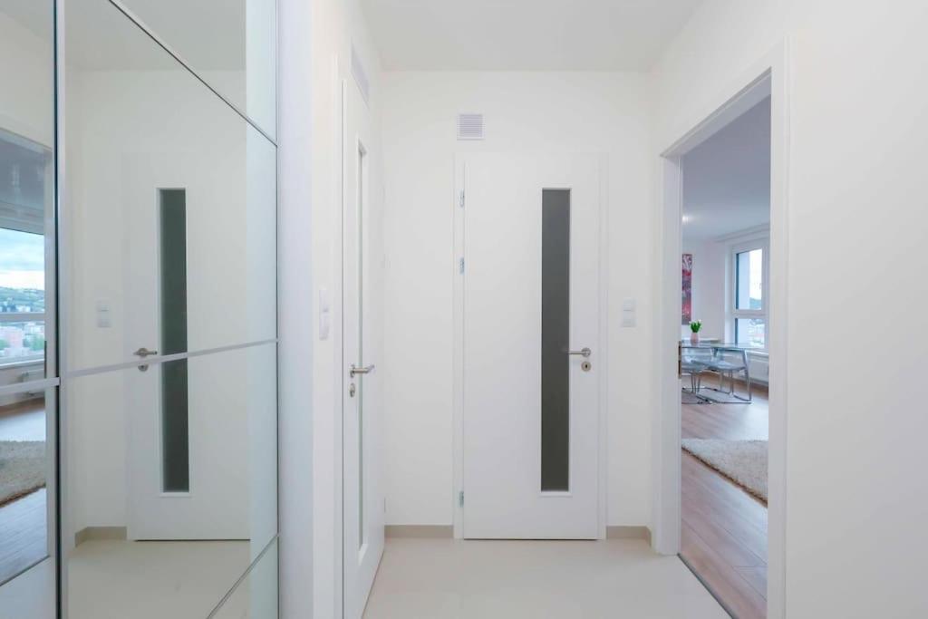 Danubius One - Spacious Apartment W Free Parking Bratislava Eksteriør billede