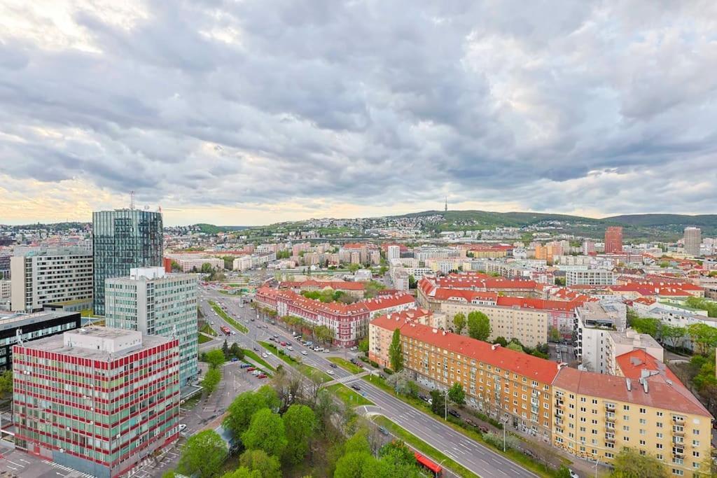 Danubius One - Spacious Apartment W Free Parking Bratislava Eksteriør billede