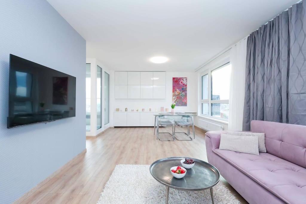 Danubius One - Spacious Apartment W Free Parking Bratislava Eksteriør billede