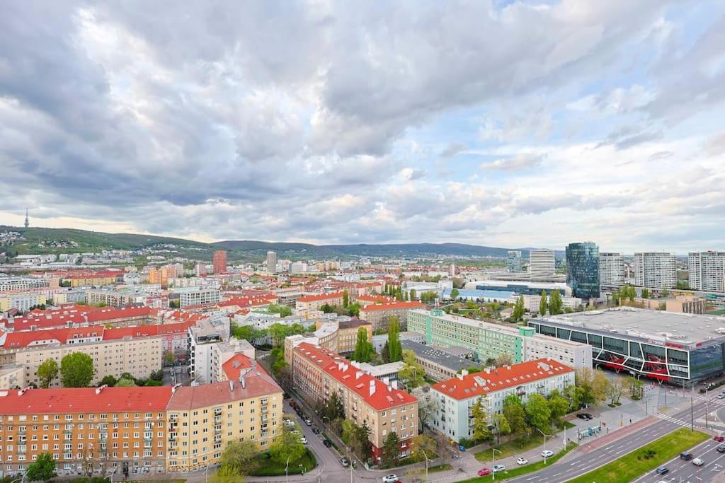 Danubius One - Spacious Apartment W Free Parking Bratislava Eksteriør billede