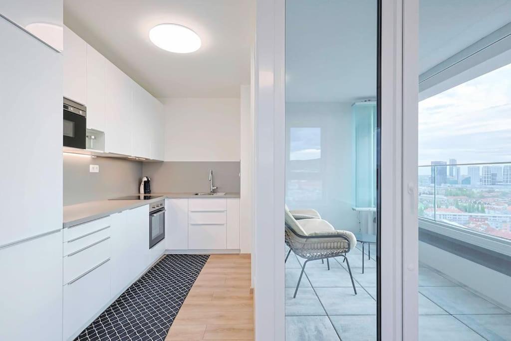 Danubius One - Spacious Apartment W Free Parking Bratislava Eksteriør billede