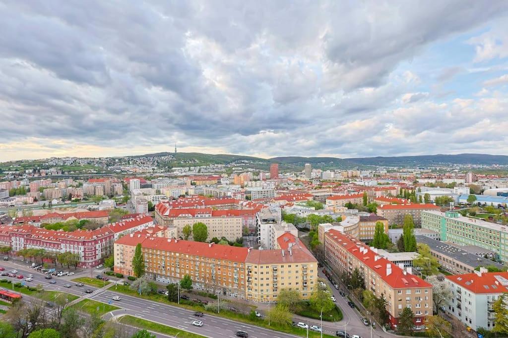 Danubius One - Spacious Apartment W Free Parking Bratislava Eksteriør billede